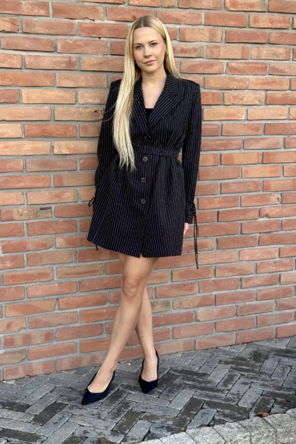 SUKIENKA LIGNE NOIR